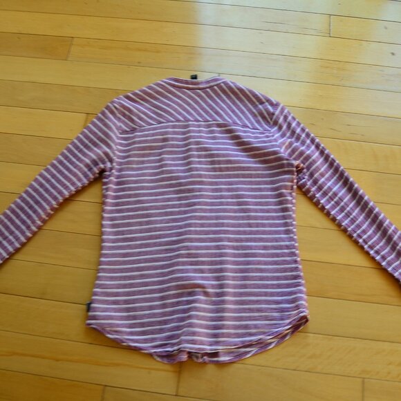 Mountain Hardwear Shirt Purple Stripes Button Up V Neck Casual Outdoor Size M - Picture 10 of 11